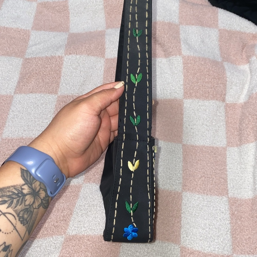 Beaded Floral Embroidered Shoulder Bag - Picture 3 of 11